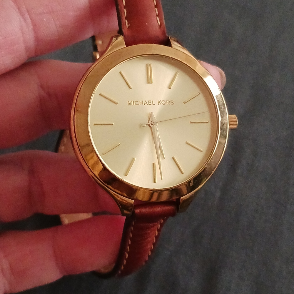 VINTAGE | MICHAEL KORS BEAUTIFUL LEATHER WRAP AROUND BRACELET - Picture 4 of 12